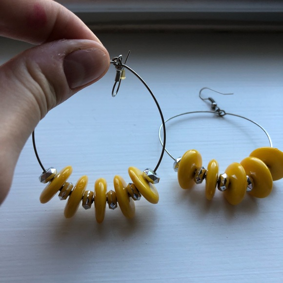 Chic yellow & silver beaded drop hoop earrings - Picture 5 of 7
